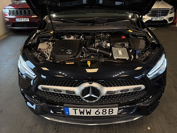 Mercedes-Benz GLA250 e 24 of 28