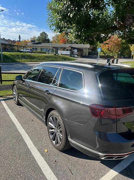 Volkswagen Passat 2 of 6