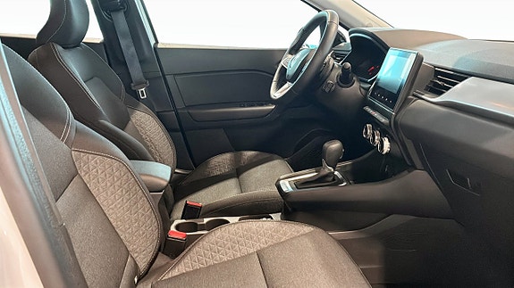 Renault Captur 3 of 9
