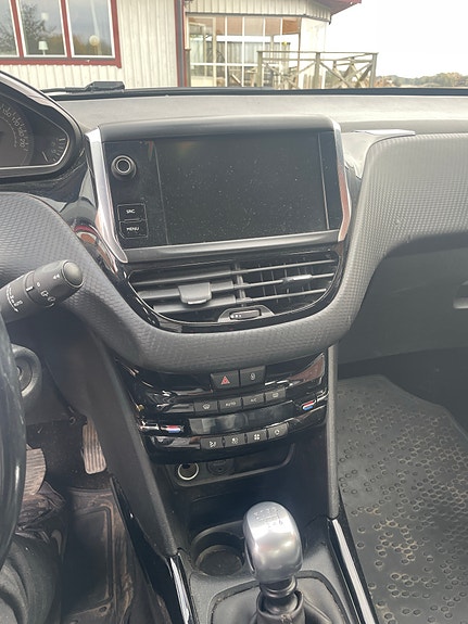 Peugeot 2008 8 of 15