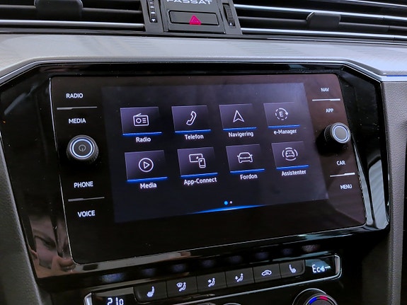 Volkswagen Passat 13 of 21