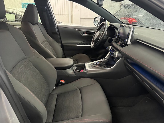 Toyota RAV4 17 of 26