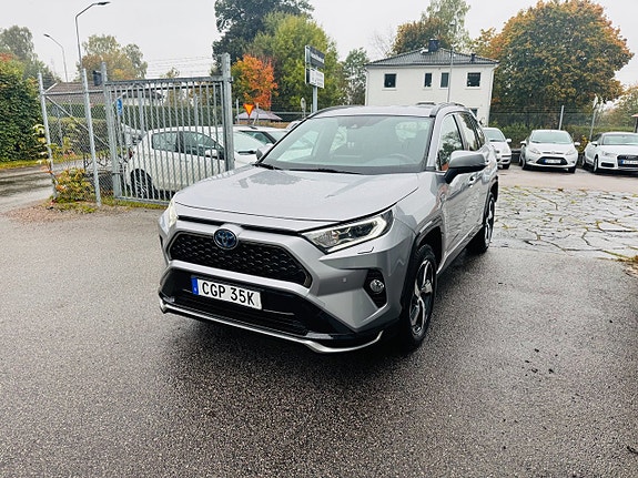 Toyota RAV4 2 of 26