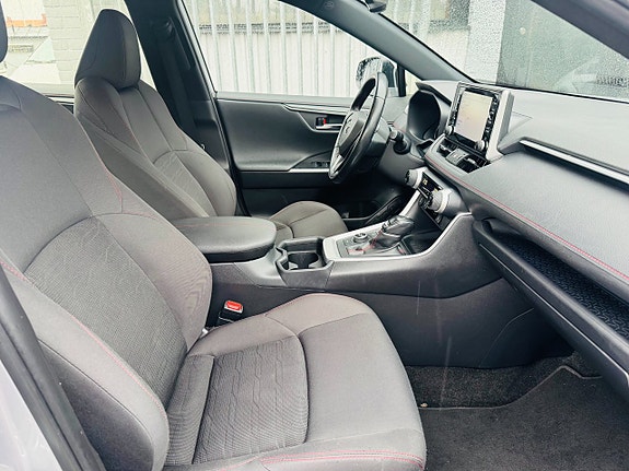 Toyota RAV4 5 of 26