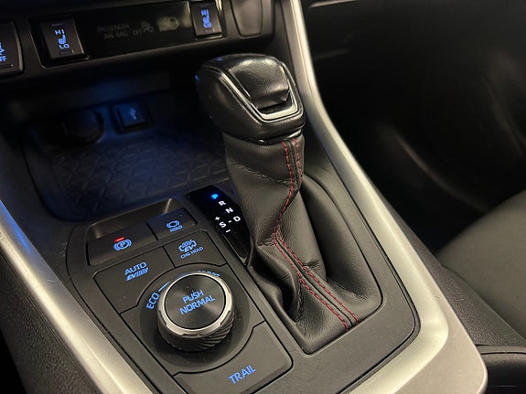 Toyota RAV4 22 of 26