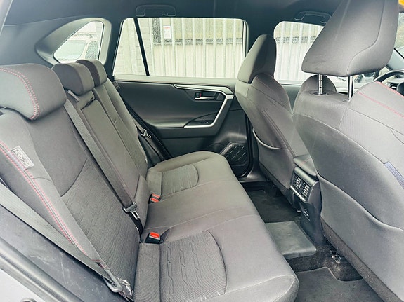 Toyota RAV4 6 of 26