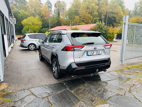 Toyota RAV4 4 of 26