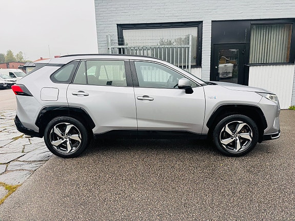 Toyota RAV4 10 of 26