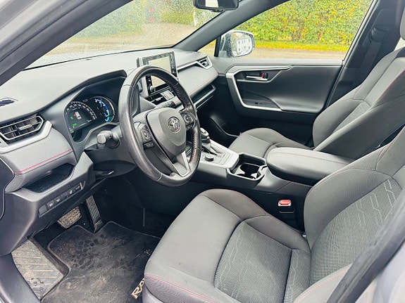 Toyota RAV4 8 of 26
