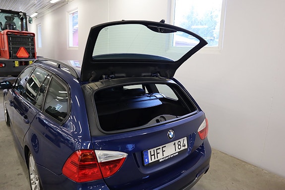 BMW 325i 18 of 23