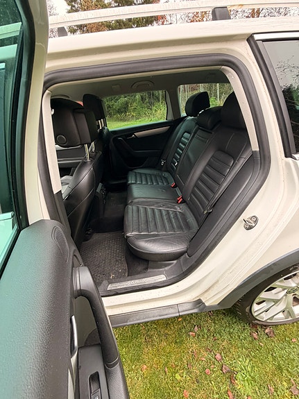 Volkswagen Passat Alltrack 4 of 20