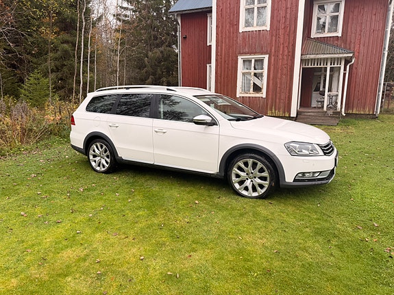 Volkswagen Passat Alltrack 2 of 20