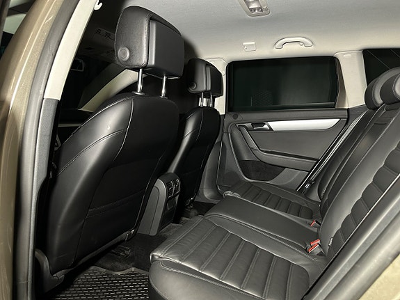 Volkswagen Passat Alltrack 12 of 27