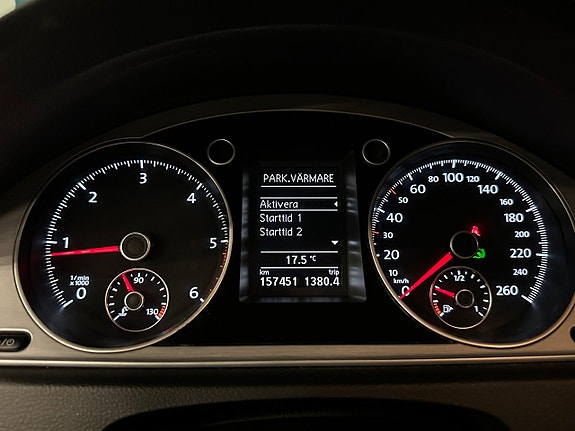 Volkswagen Passat Alltrack 17 of 27