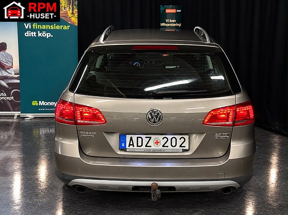 Volkswagen Passat Alltrack 4 of 27