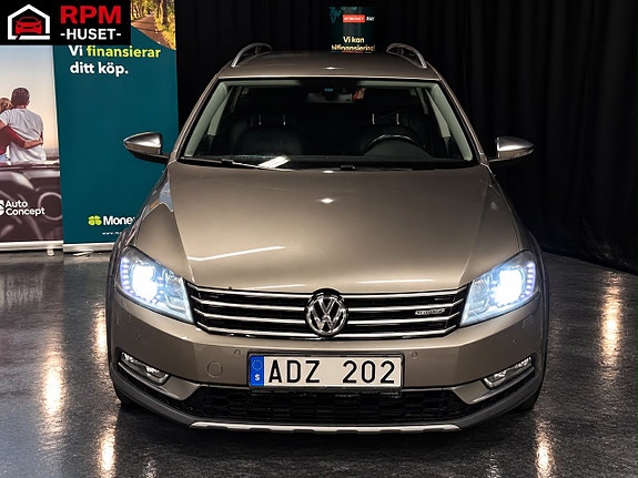 Volkswagen Passat Alltrack 2 of 27