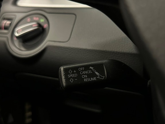 Volkswagen Passat Alltrack 22 of 27
