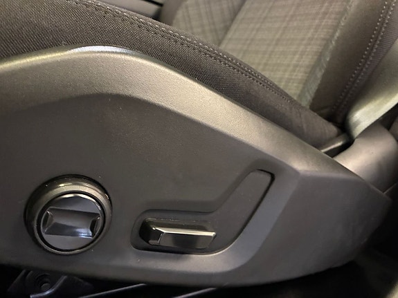Volvo XC60 17 of 24