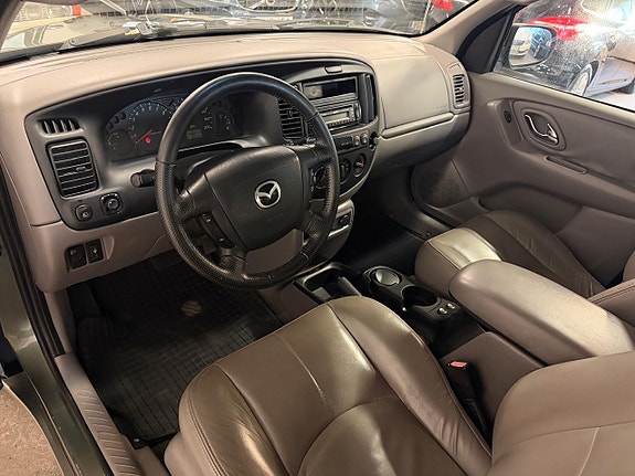 Mazda Tribute 7 of 14