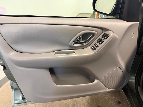 Mazda Tribute 13 of 14