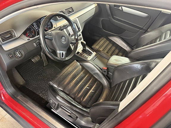 Volkswagen Passat Alltrack 8 of 15