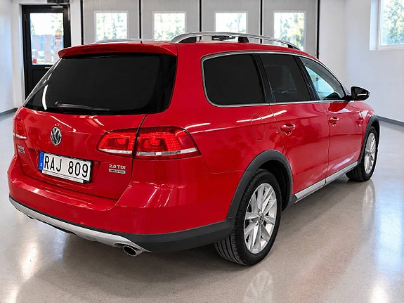 Volkswagen Passat Alltrack 4 of 15