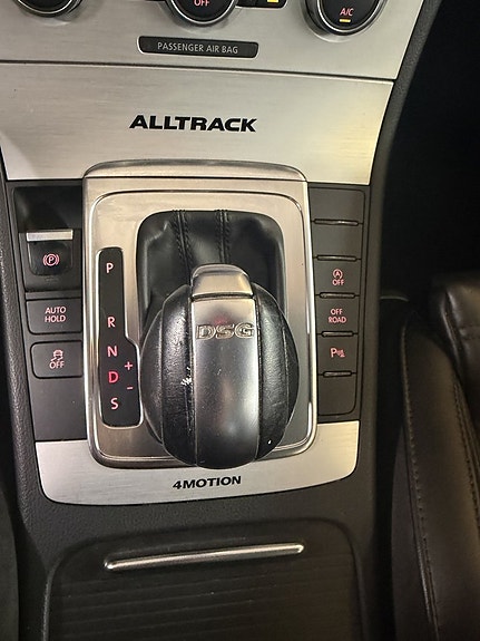 Volkswagen Passat Alltrack 10 of 15