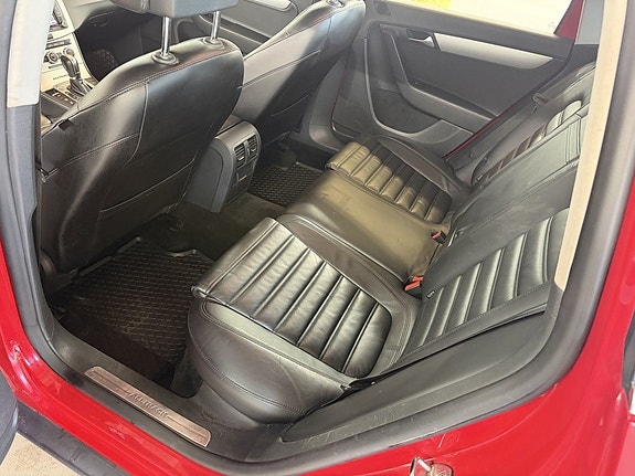 Volkswagen Passat Alltrack 9 of 15