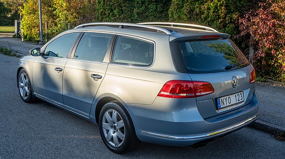 Volkswagen Passat 2 of 9