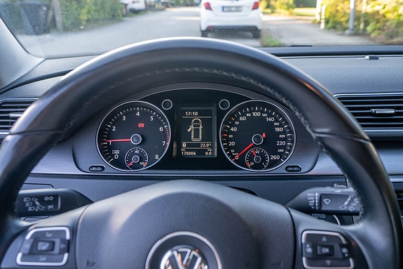 Volkswagen Passat 5 of 9