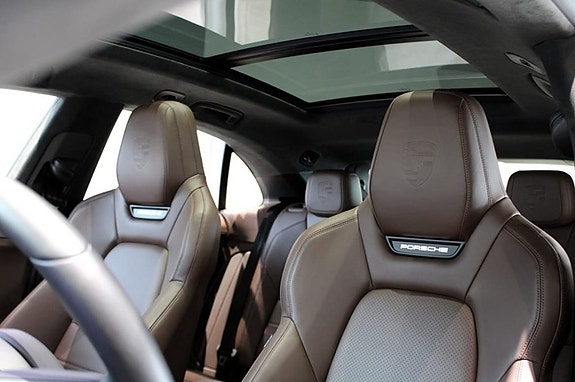 Porsche Macan Turbo 6 of 15