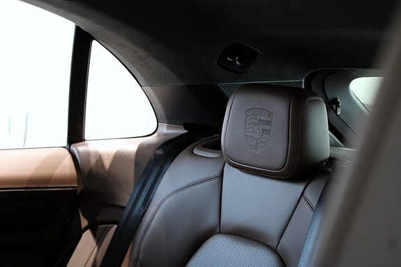 Porsche Macan Turbo 7 of 15