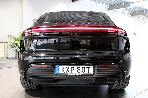 Porsche Macan Turbo 2 of 15