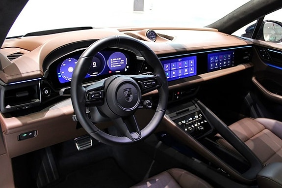 Porsche Macan Turbo 4 of 15