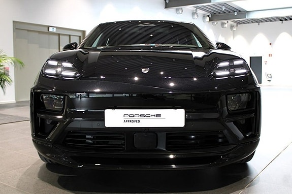 Porsche Macan Turbo 3 of 15