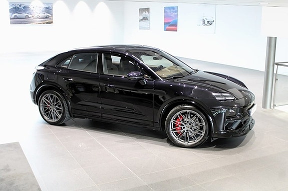 Porsche Macan Turbo 8 of 15