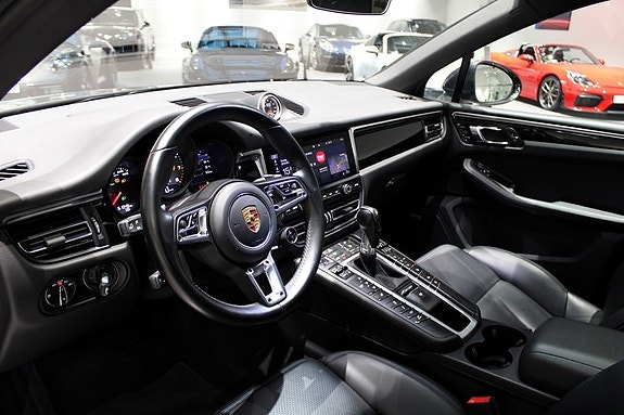Porsche Macan S 3 of 11