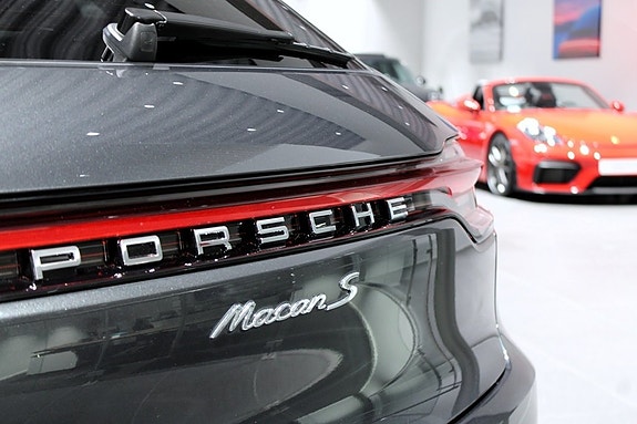 Porsche Macan S 8 of 11
