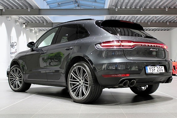 Porsche Macan S 2 of 11