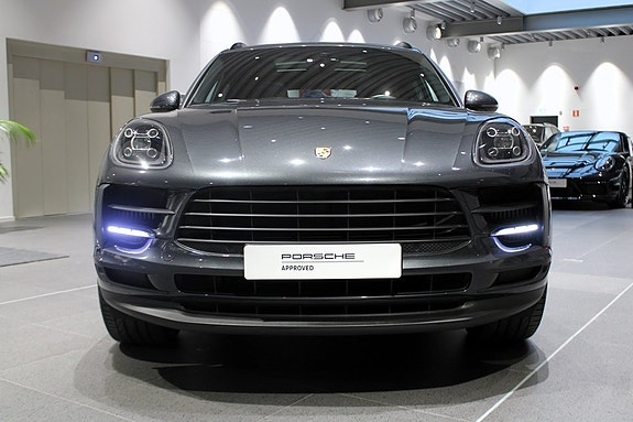 Porsche Macan S 7 of 11