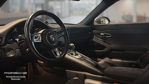 Porsche 911 Carrera 4 GTS 3 of 16