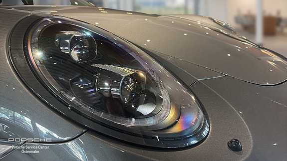 Porsche 911 Carrera 4 GTS 11 of 16