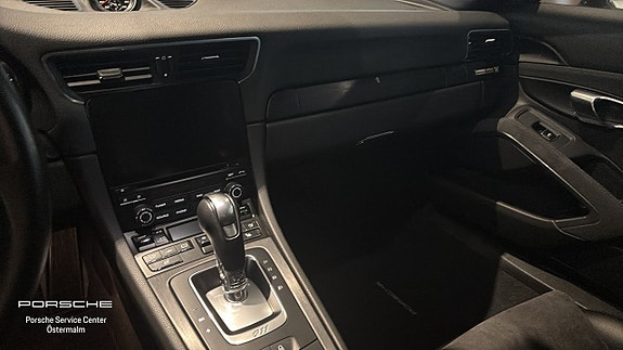 Porsche 911 Carrera 4 GTS 15 of 16