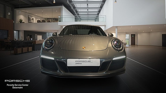 Porsche 911 Carrera 4 GTS 7 of 16