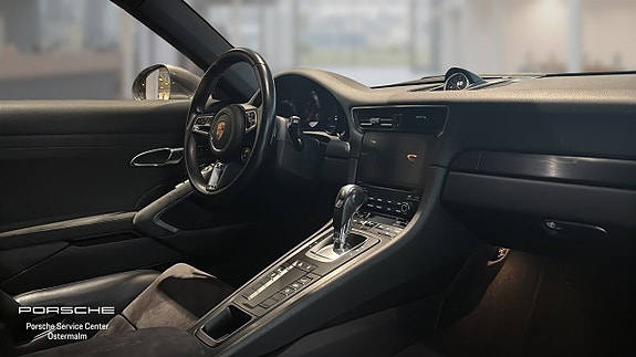Porsche 911 Carrera 4 GTS 4 of 16