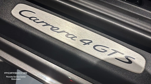 Porsche 911 Carrera 4 GTS 12 of 16