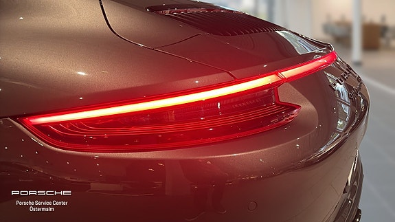 Porsche 911 Carrera 4 GTS 10 of 16