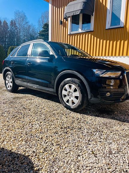 Audi Q3 2 of 21