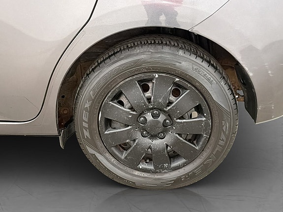 Toyota Verso-S 25 of 27