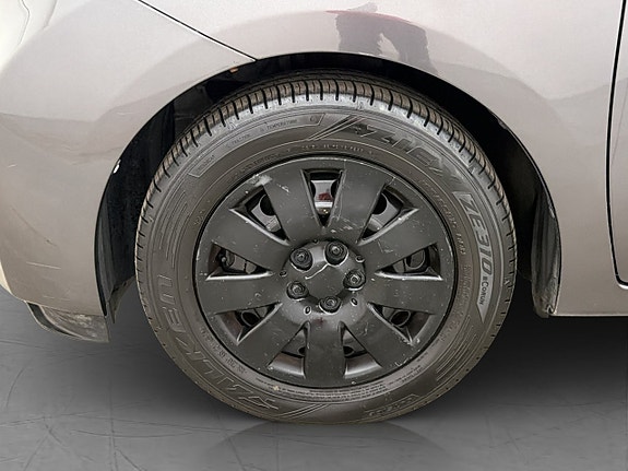 Toyota Verso-S 24 of 27